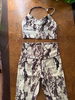 Manduka Snakeskin Print Active Set - Sports Bra & High Waist Leggings